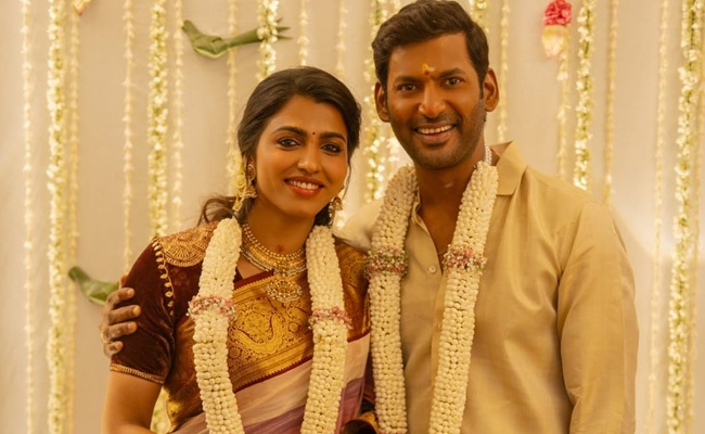 Vishal and Sai Dhanshika Celebrate Their Engagement!